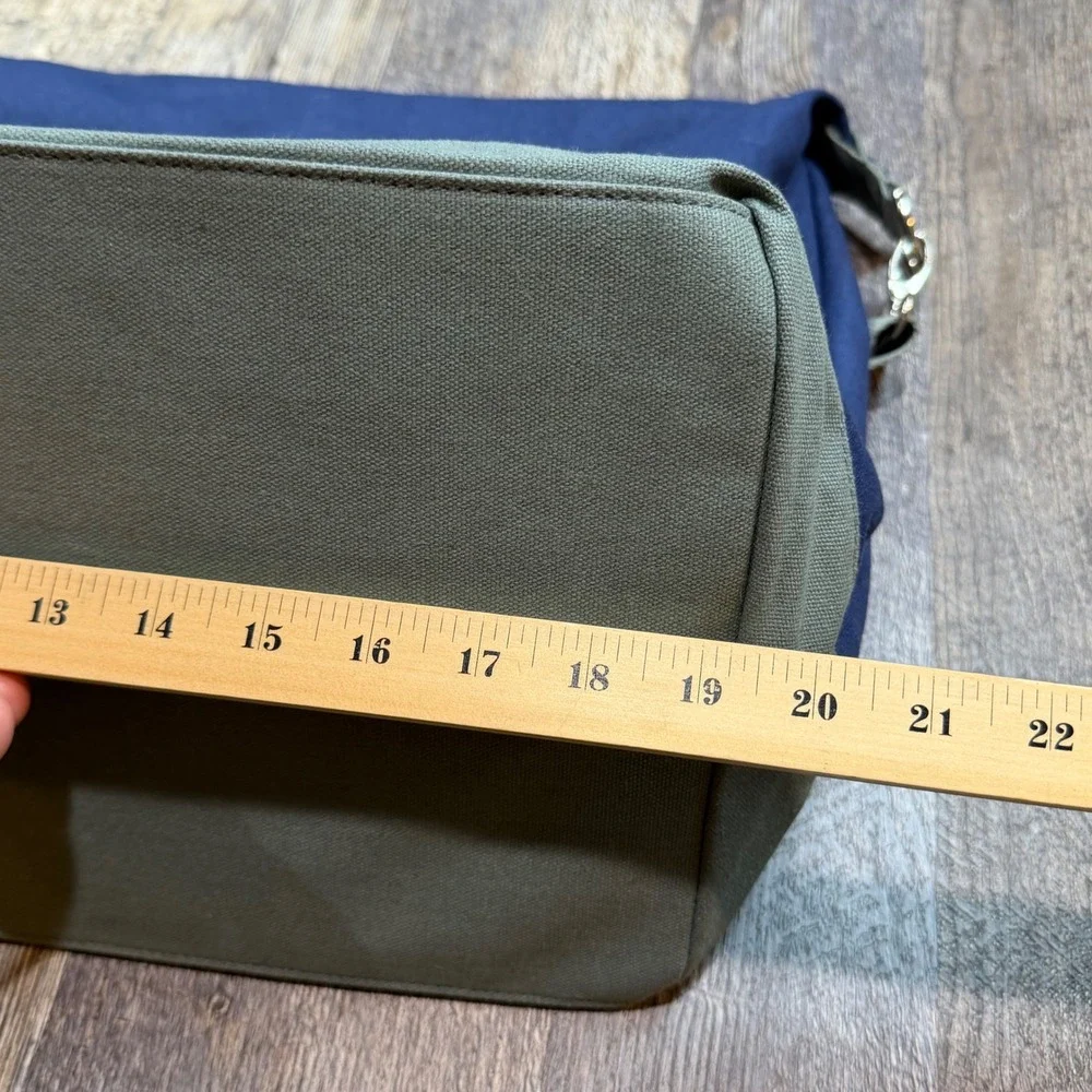 Tommy Bahama Navy Blue Canvas Duffel Bag Weekend Travel Carry On Soft Case